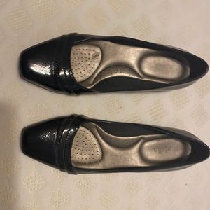 Navy blue dress shoes, 2 inches,and a size 10
